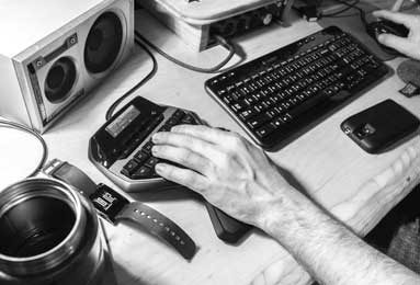 0比1不敌切尔西，斯彭斯当众拒握手，唇语曝光他对主帅放这句狠话